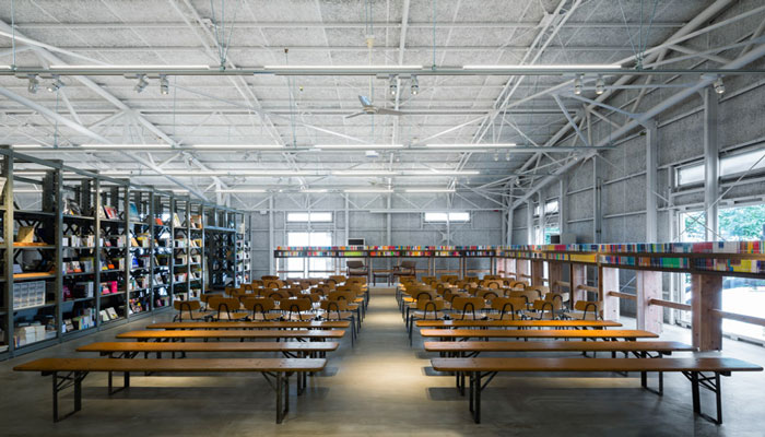 金屬結(jié)構(gòu)構(gòu)成的咖啡廳設(shè)計(jì)