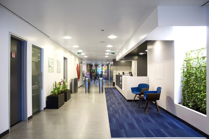 健康俱樂(lè)部辦公室前臺(tái)走廊空間裝修設(shè)效果圖