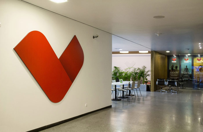 健康俱樂(lè)部辦公室茶水區(qū)域走廊空間裝修設(shè)計(jì)效果圖