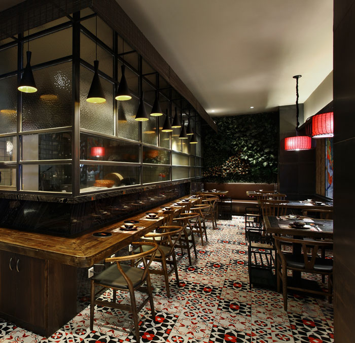 沉穩(wěn)、古樸、自然、寧靜的火鍋店大廳方案設(shè)計效果圖