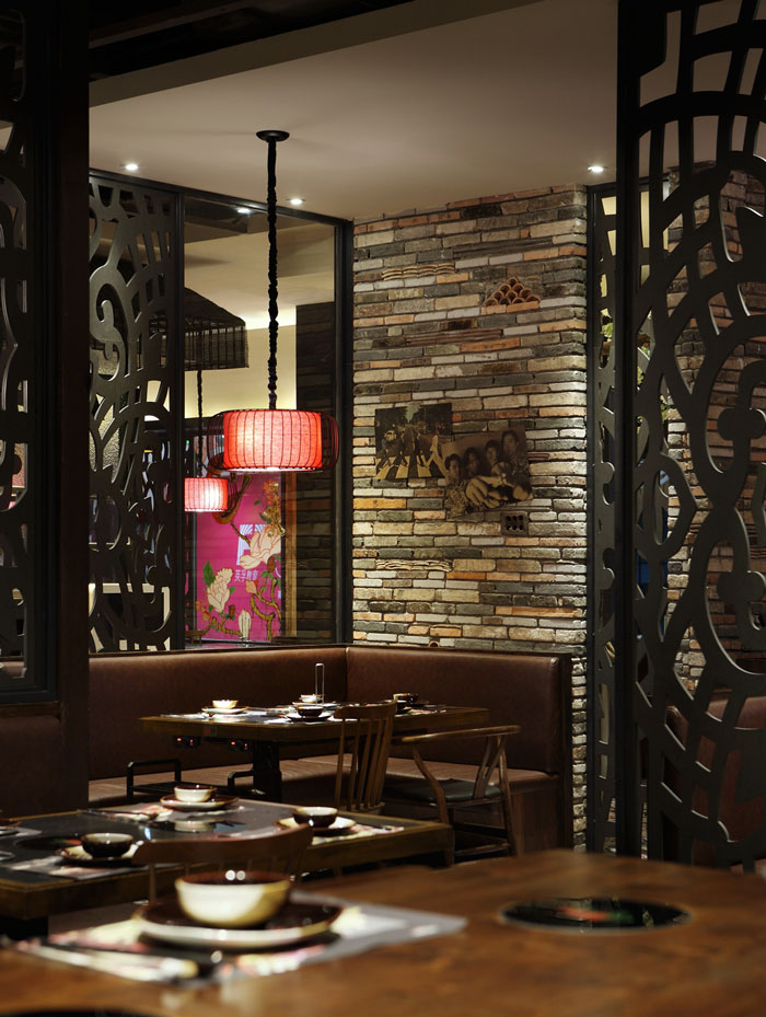 沉穩(wěn)、古樸、自然、寧靜的火鍋店休息區(qū)域方案設(shè)計效果圖