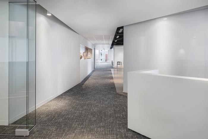 投資公司辦公室過道裝修設(shè)計案例效果圖