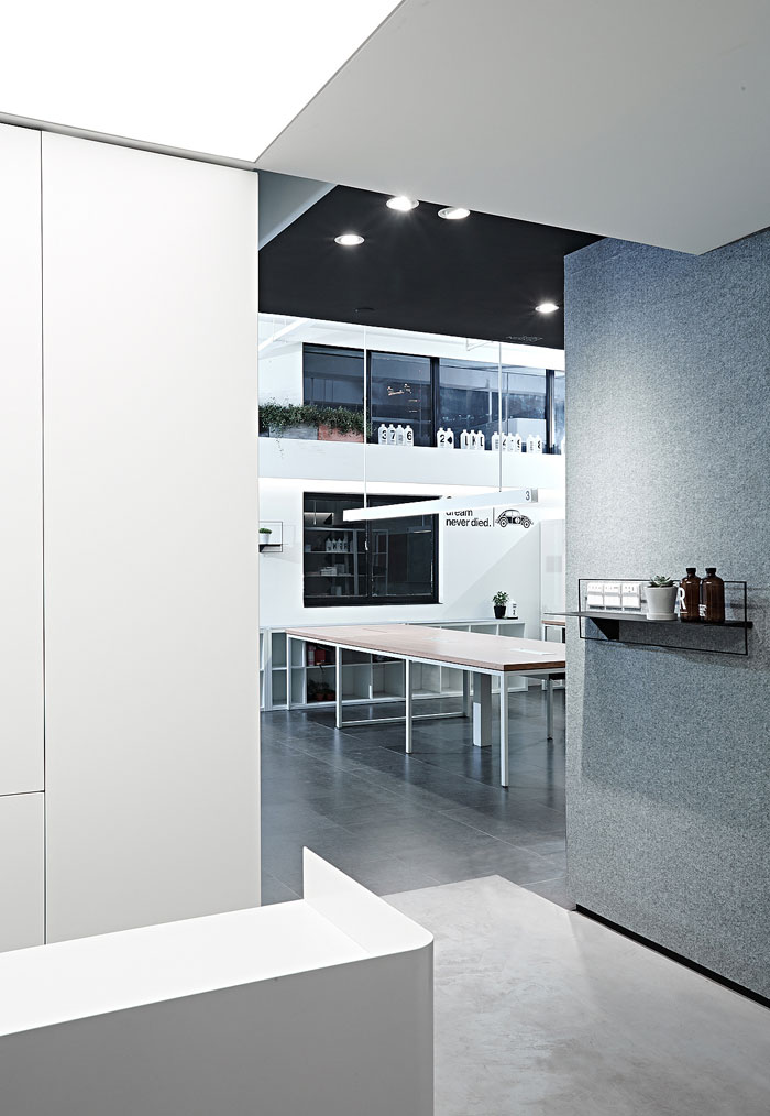 長(zhǎng)方形辦公室過(guò)道裝修效果圖