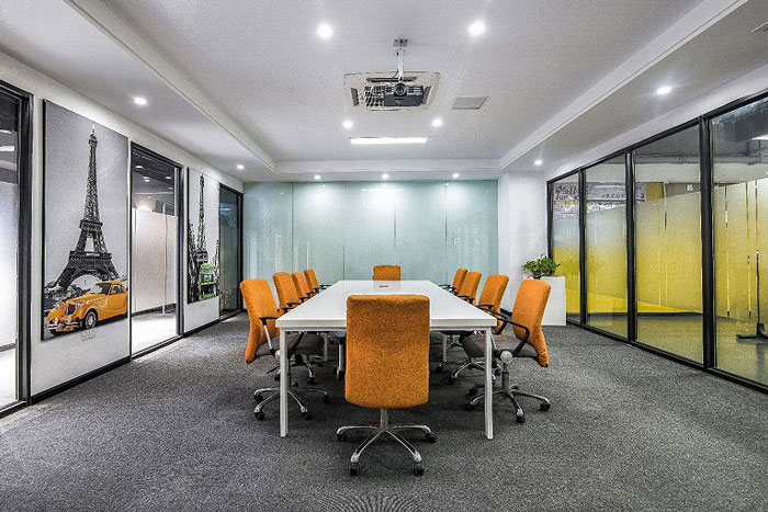 展示器材公司辦公室會議室裝修設(shè)計效果圖