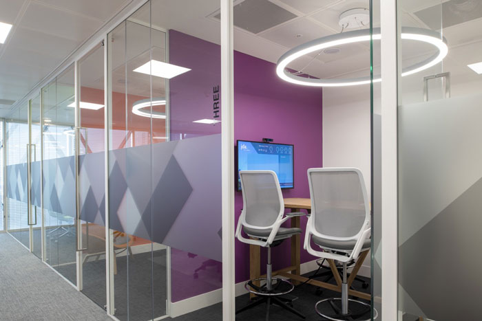 供應鏈管理公司辦公室洽談室裝修設(shè)計效果圖