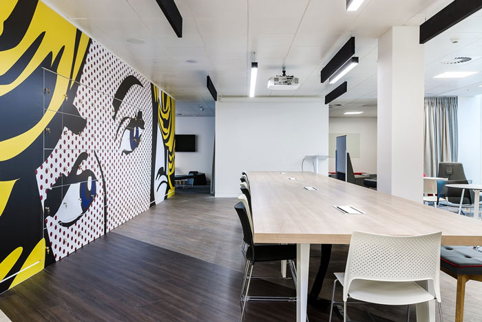 科技公司辦公室會議區(qū)裝修設(shè)計效果圖