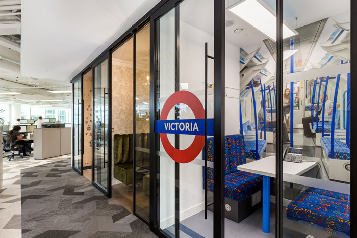 700平方辦公室洽談室裝修設(shè)計效果圖