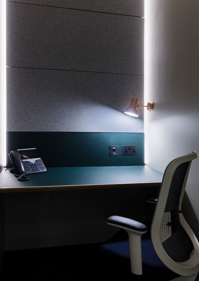 金融機(jī)構(gòu)辦公室電話區(qū)裝修設(shè)計效果圖