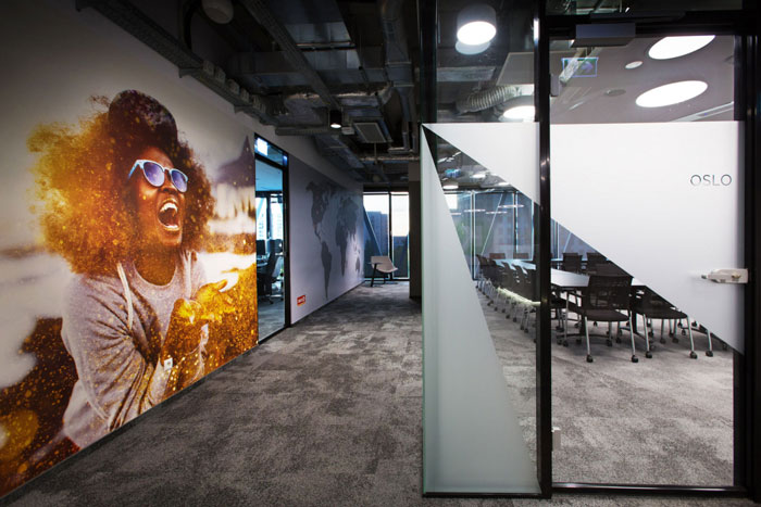 商務(wù)辦公室過(guò)道裝修設(shè)計(jì)效果圖