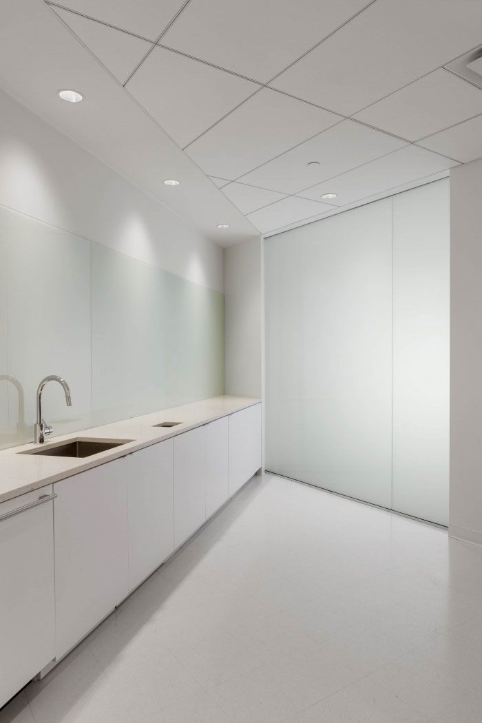 風(fēng)險(xiǎn)投資公司辦公室茶水間裝修設(shè)計(jì)效果圖