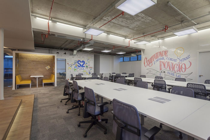 金融企業(yè)辦公室辦公區(qū)裝修設計效果圖