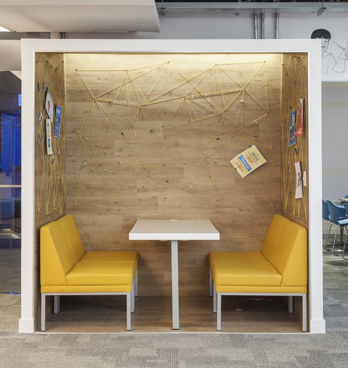 金融企業(yè)辦公室洽談區(qū)裝修設計效果圖