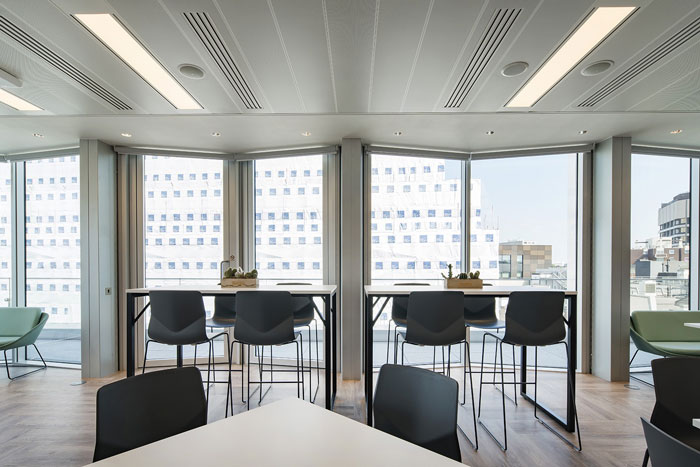 互聯(lián)網(wǎng)金融公司辦公室吧臺(tái)裝修設(shè)計(jì)效果圖