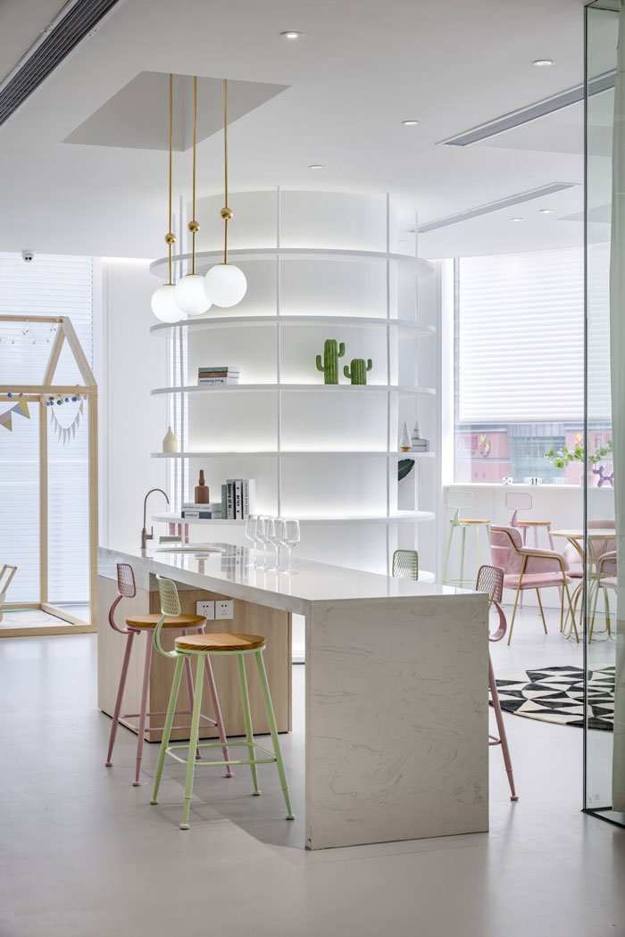 美容機(jī)構(gòu)辦公室裝修設(shè)計(jì)效果圖