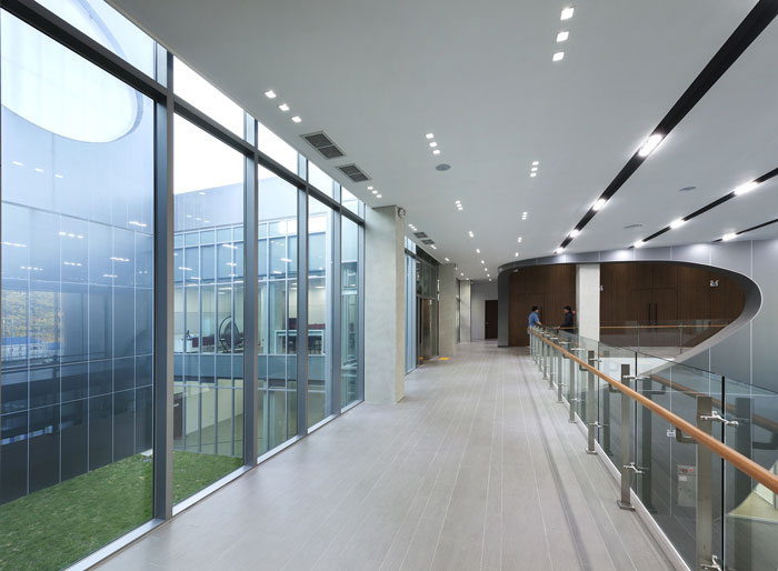 食品工廠辦公室二樓過道裝修設(shè)計(jì)效果圖