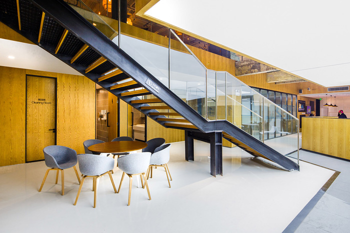 廠房改造辦公室接待區(qū)設(shè)計(jì)效果圖