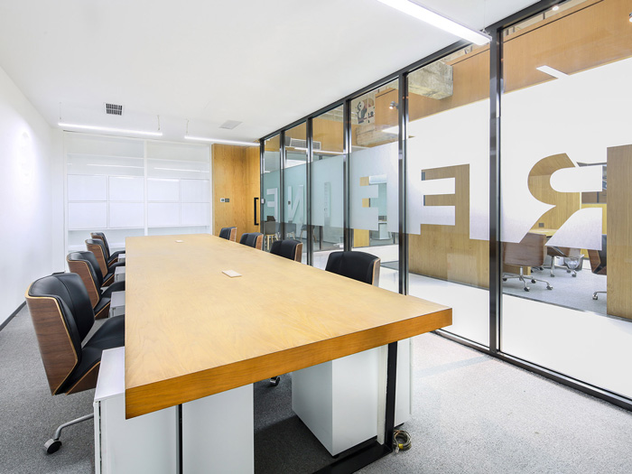 廠房改造辦公室會(huì)議室設(shè)計(jì)效果圖