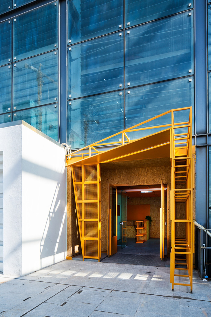 廠家辦公樓進(jìn)門(mén)區(qū)裝修設(shè)計(jì)效果圖