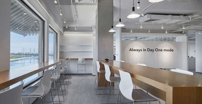 科技辦公樓吧臺裝修設(shè)計效果圖