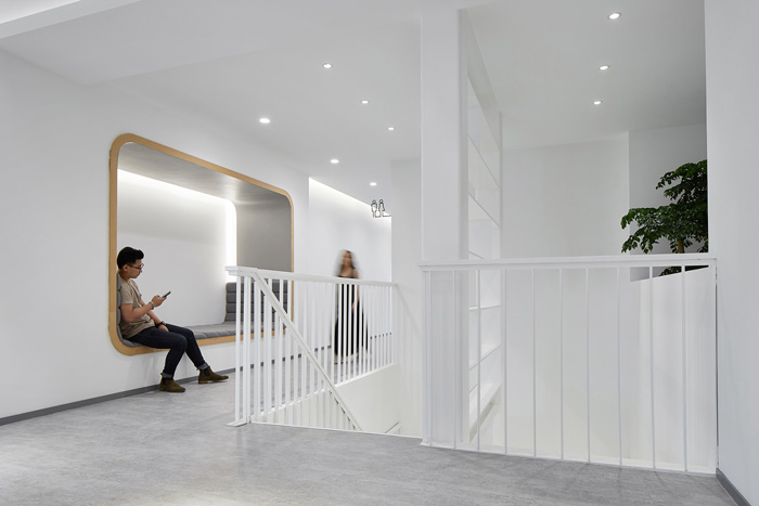 科技辦公樓走廊休息區(qū)裝修設(shè)計效果圖