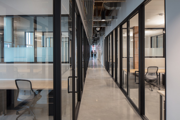 聯(lián)合辦公空間過道裝修設計效果圖