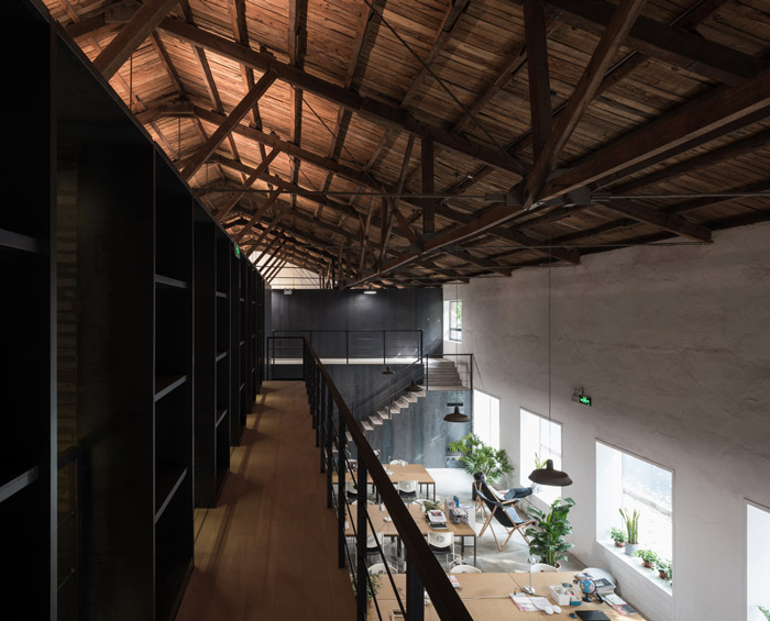 工業(yè)廠(chǎng)房二樓過(guò)道裝修設(shè)計(jì)效果圖