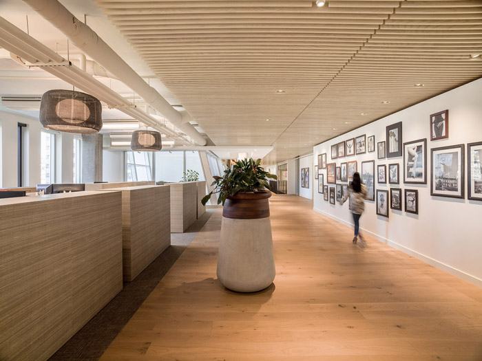 200人辦公室辦公區(qū)裝修設計效果圖