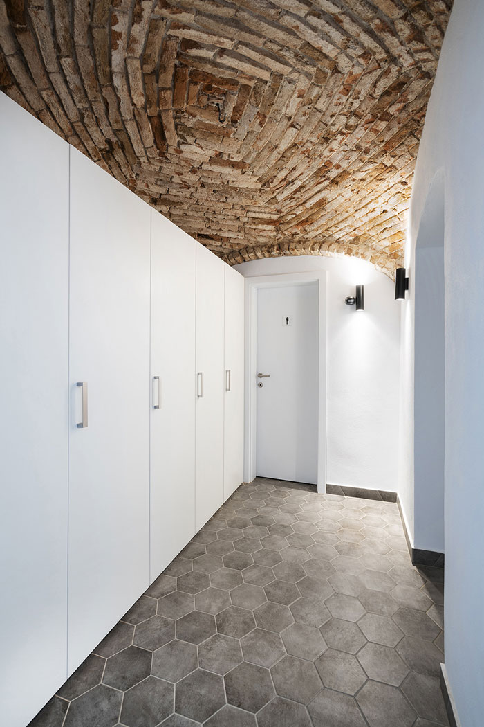 舊廠房改造辦公室衛(wèi)生間裝修設計效果圖