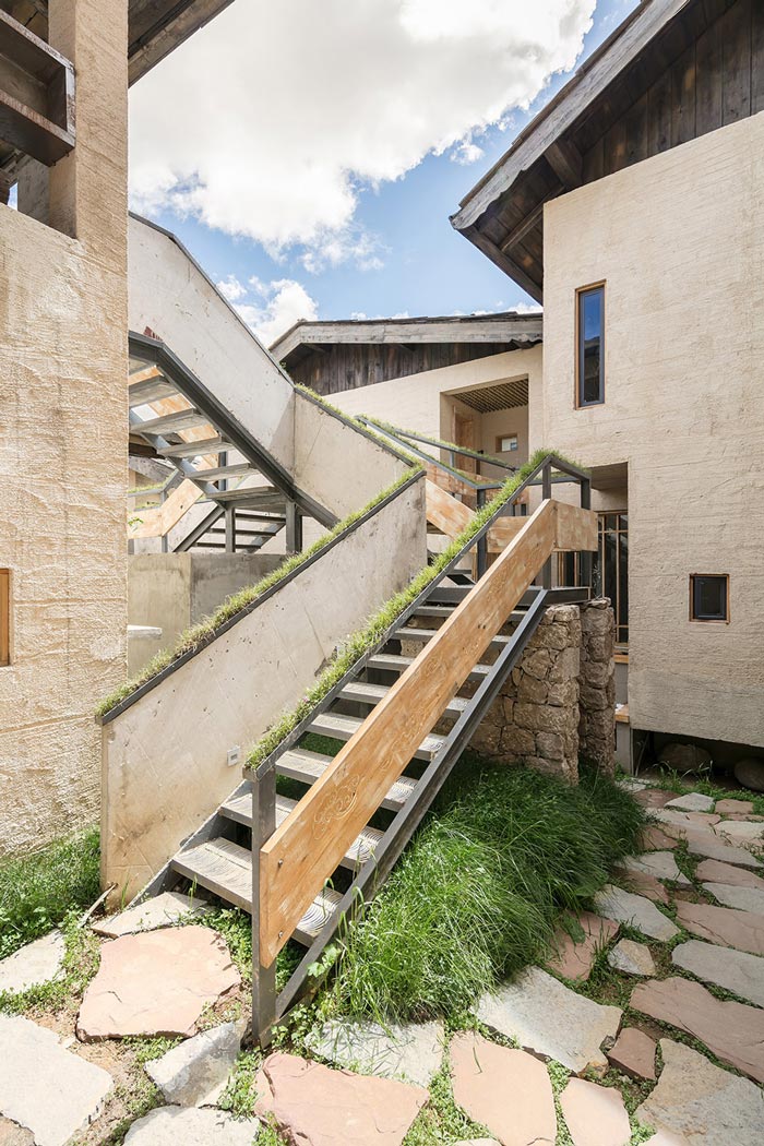 簡約民宿樓梯裝修設計效果圖