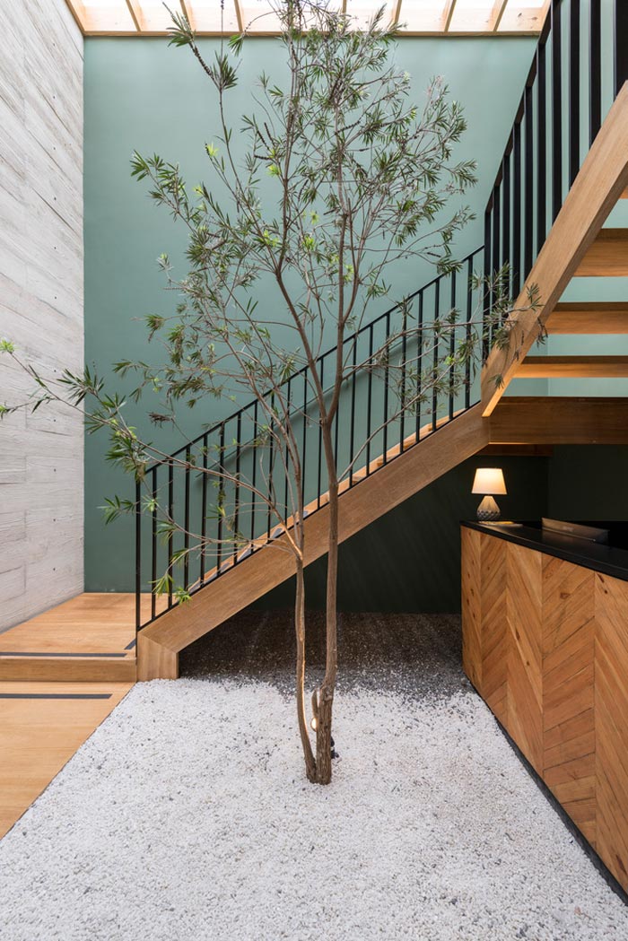 特色餐廳樓梯裝修設(shè)計效果圖